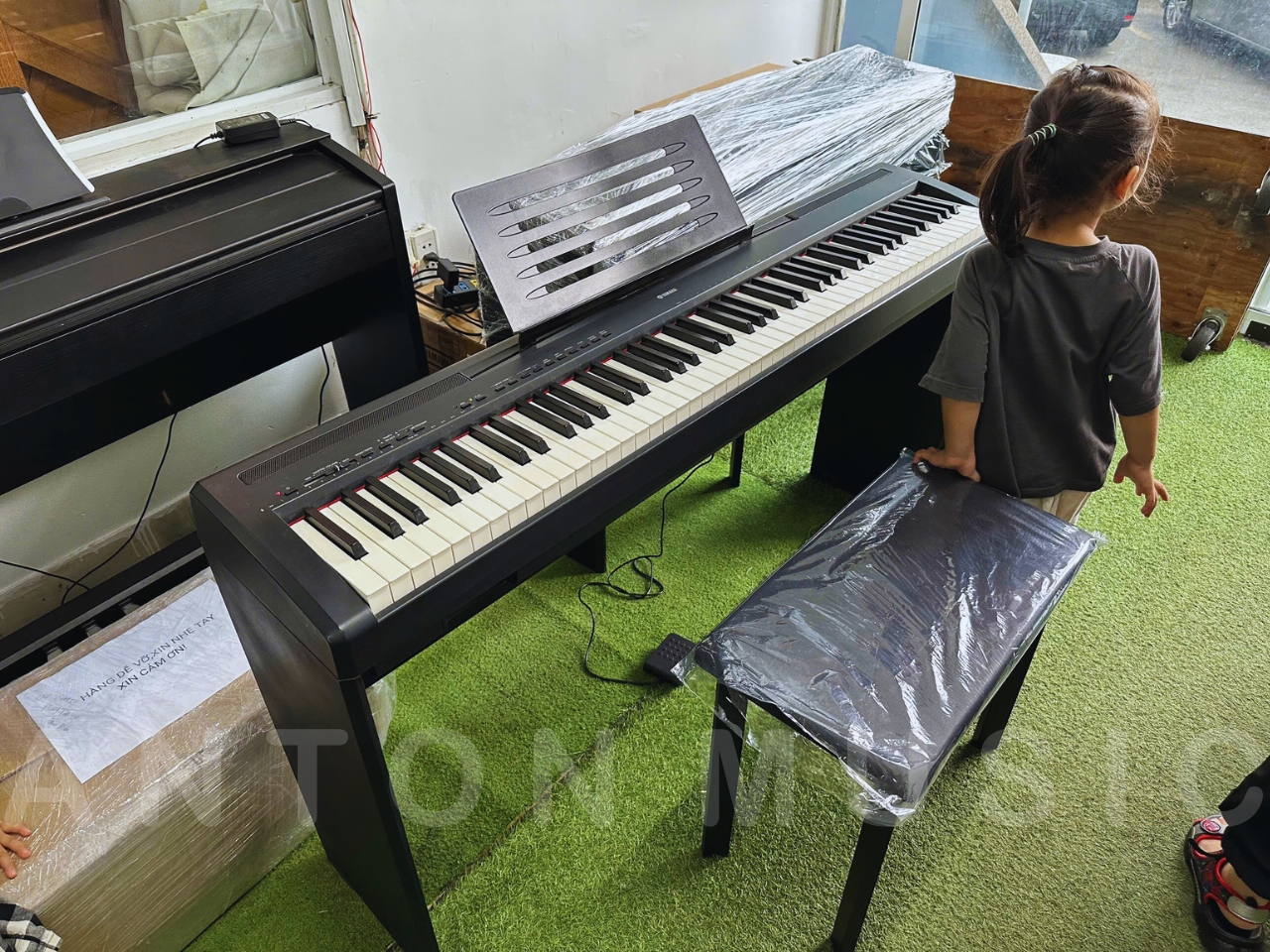Đàn Piano Điện Yamaha P95B Màu Đen Mờ Like New Dòng Portable Di Động Nhỏ Gọn Phù Hợp Cho Người Mới Bắt Đầu Học Đàn