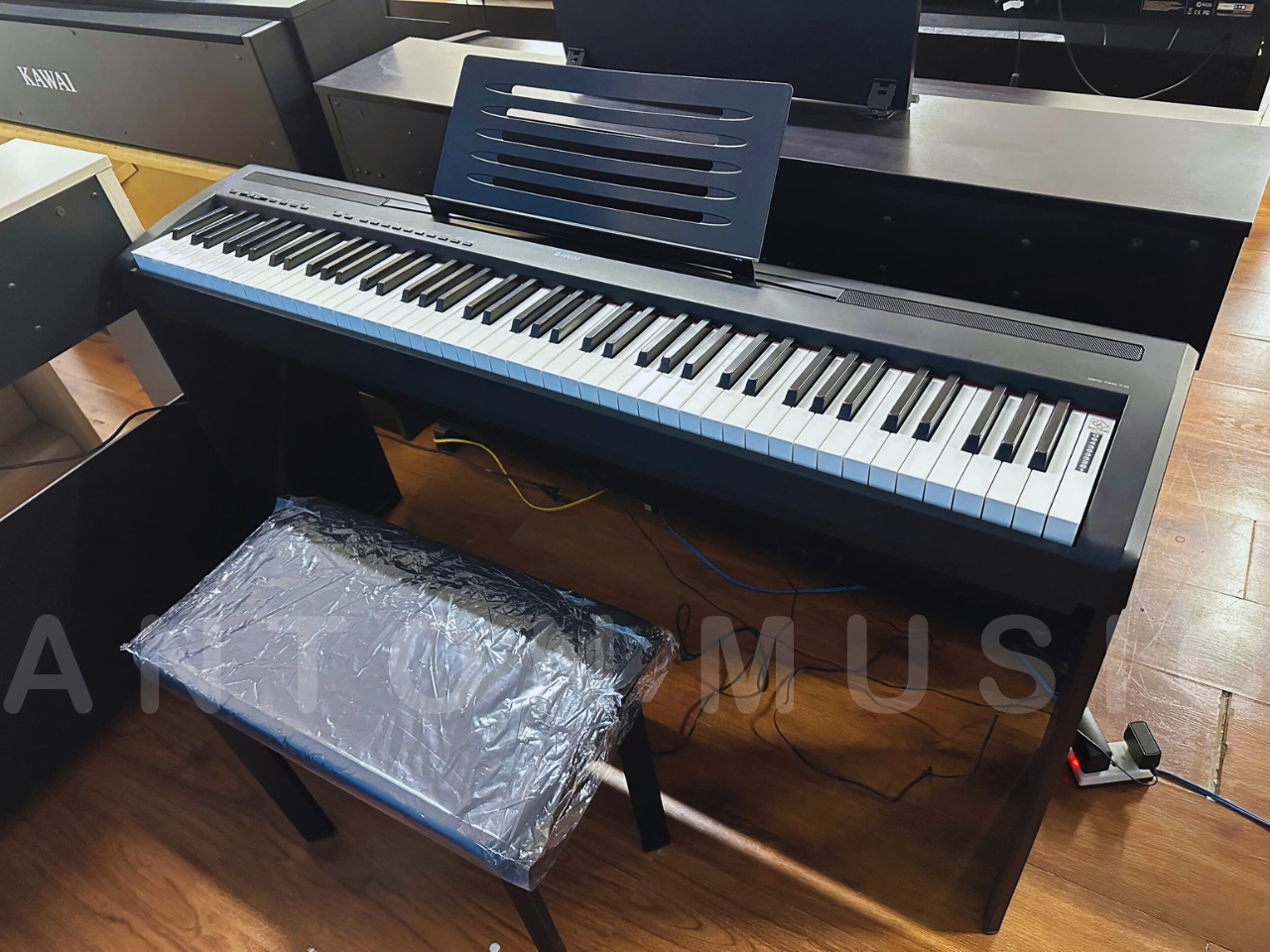 Đàn Piano Điện Yamaha P95B Màu Đen Mờ Like New Dòng Portable Di Động Nhỏ Gọn Phù Hợp Cho Người Mới Bắt Đầu Học Đàn