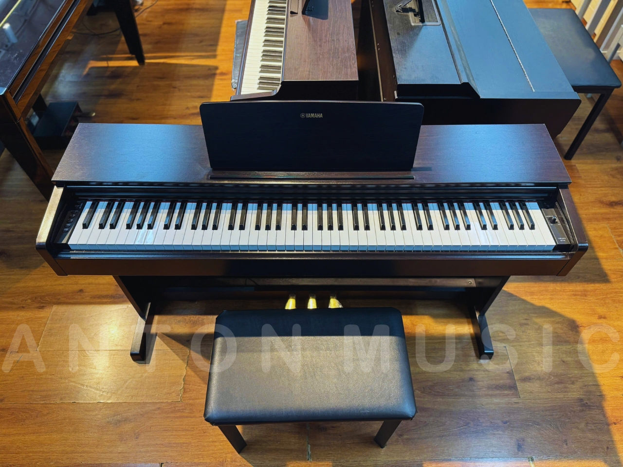 Đàn Piano Điện Yamaha YDP143R Màu Nâu Đen Dòng ARIUS Bền Bỉ Cho Gia Đình Muốn Đầu Tư Cây Đàn Tập Luyện Lâu Dài Cho Con Nhỏ