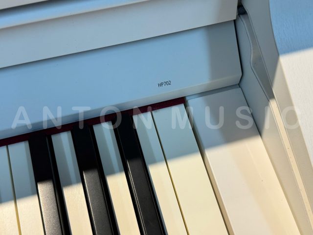 Đàn Piano Roland HP-702 WH Màu Trắng Sáng Dòng Home Piano Cao Cấp Dành Cho Gia Đình
