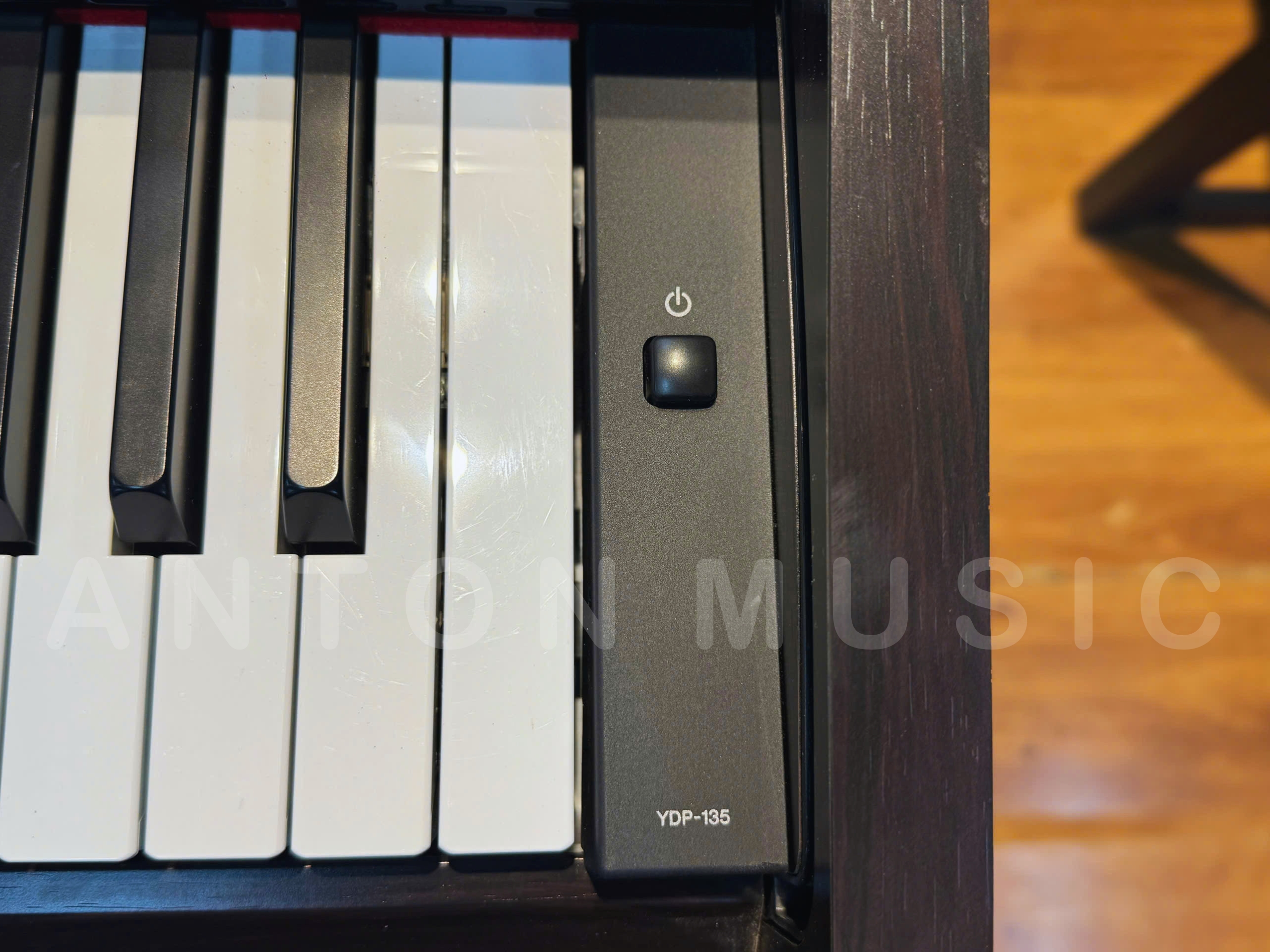 Đàn Piano Yamaha YDP-135 Màu Nâu Đen Gỗ (YDP-135 R) Mẫu Đàn ARIUS Được Ưa Chuộng Nhất Cho Người Mới Học Piano