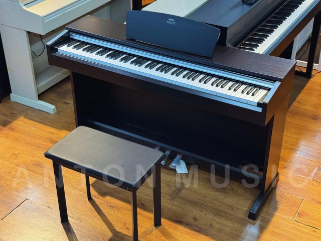 Đàn Piano Yamaha YDP-135 Màu Nâu Đen Gỗ (YDP-135 R) Mẫu Đàn ARIUS Được Ưa Chuộng Nhất Cho Người Mới Học Piano