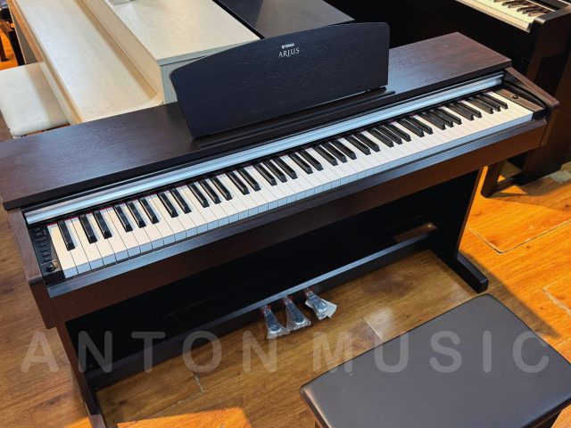 Đàn Piano Yamaha YDP-135 Màu Nâu Đen Gỗ (YDP-135 R) Mẫu Đàn ARIUS Được Ưa Chuộng Nhất Cho Người Mới Học Piano