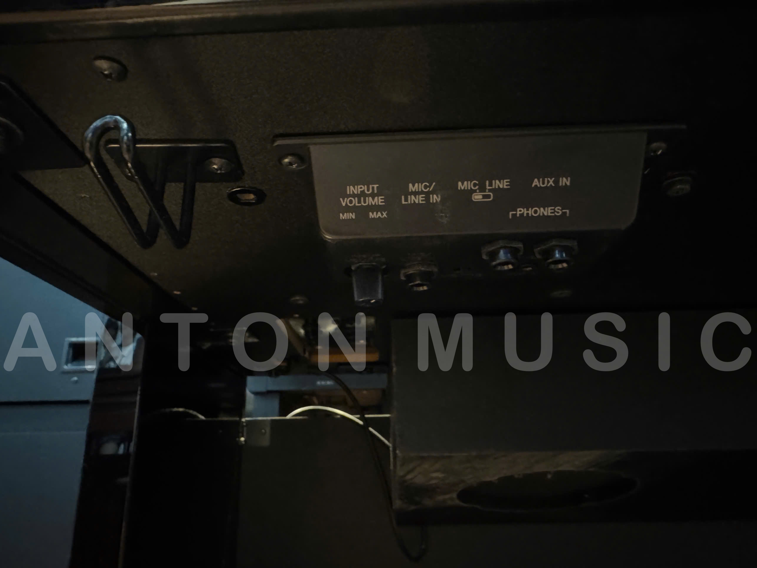 Đàn piano tự đệm giải trí Yamaha CVP-805 PE màu đen bóng: Màn hình cảm ứng, cắm mic hát Karaoke