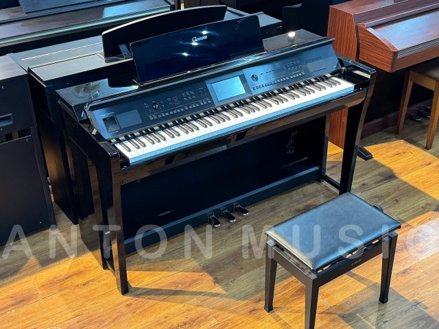 Đàn piano tự đệm giải trí Yamaha CVP-805 PE màu đen bóng: Màn hình cảm ứng, cắm mic hát Karaoke