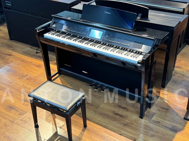 Đàn piano tự đệm giải trí Yamaha CVP-805 PE màu đen bóng: Màn hình cảm ứng, cắm mic hát Karaoke