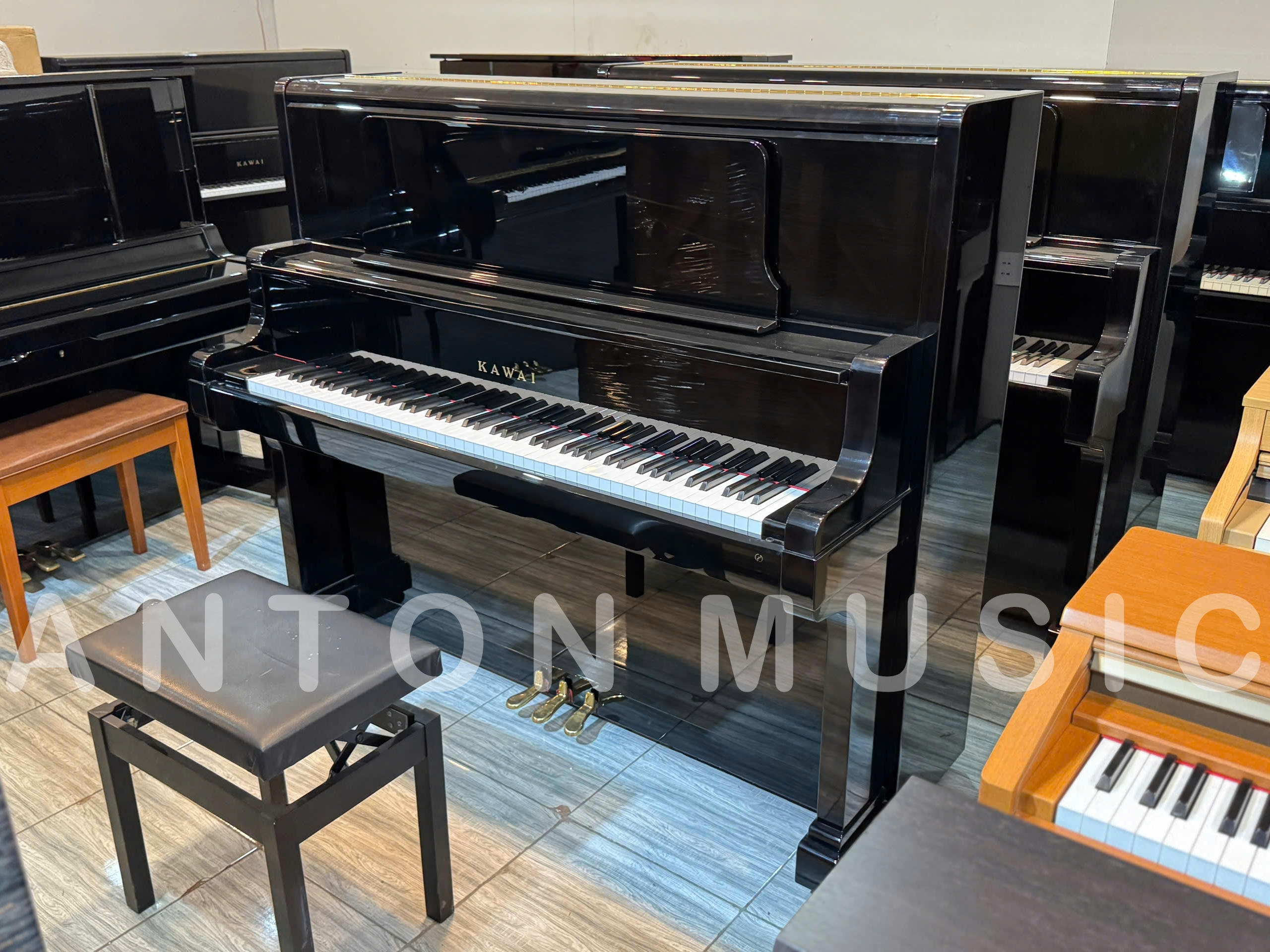Đàn Cơ Kawai US65 Like New Đen Bóng (Size U3) Sản Xuất Tại Nhật Dòng US Cao Cấp – Giá Nhạc Rời Như Grand – Upright