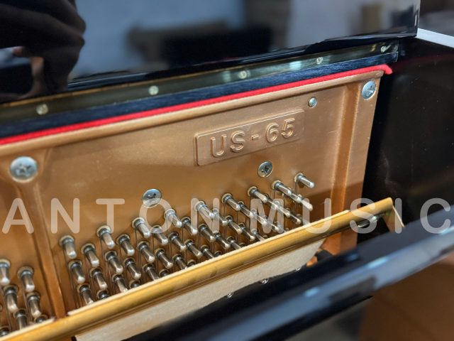 Đàn piano cơ Kawai US65 (US-65) đen bóng (Size U3) sản xuất tại Nhật dòng US cao cấp