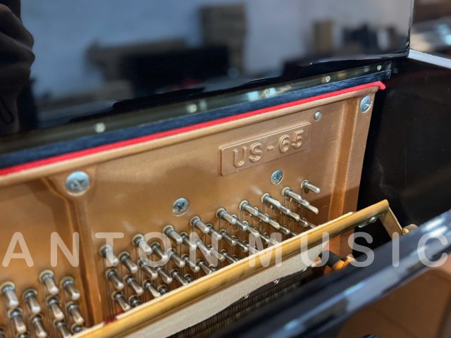 Đàn piano cơ Kawai US65 (US-65) đen bóng (Size U3) sản xuất tại Nhật dòng US cao cấp