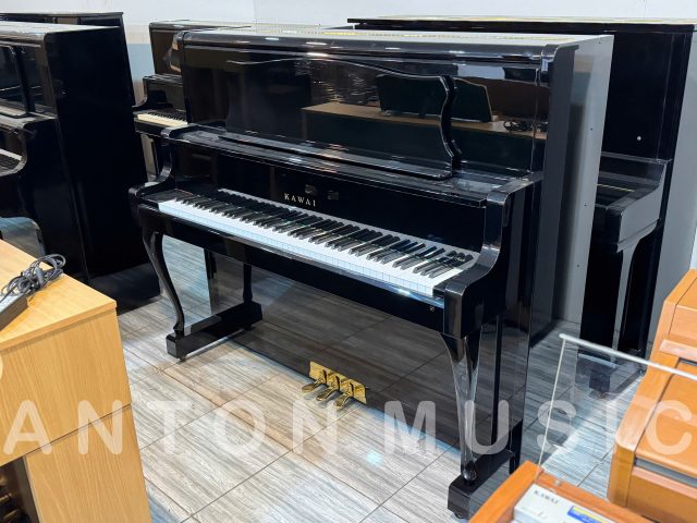 Đàn piano cơ Kawai DS80 (DS-80) đen bóng dáng chân cong cổ điển Chippendale
