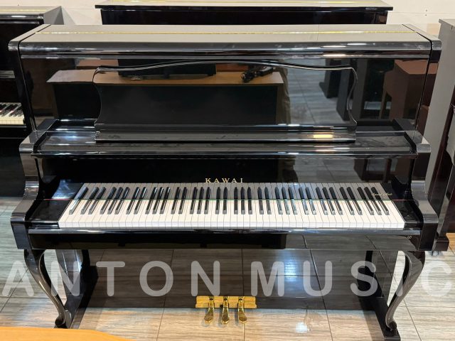 Đàn piano cơ Kawai DS80 (DS-80) đen bóng dáng chân cong cổ điển Chippendale