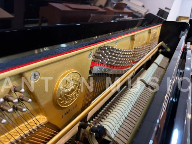 Đàn piano cơ Kawai DS80 (DS-80) đen bóng dáng chân cong cổ điển Chippendale