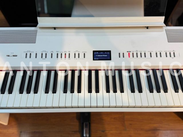 Giao diện điều khiển vật lý thông minh và trực quan hướng đến người dùng trình độ trung, cao chuyên nghiệp