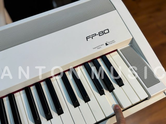 Bàn phím Ivory Feel-S trên đàn piano Roland FP-80 tái hiện cảm giác chơi piano cơ