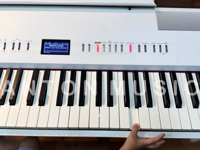 Đàn piano điện Stage biểu diễn Roland FP-80 trắng sáng (FP-80 WH) hàng Nhật