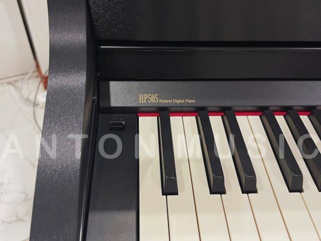 Đàn piano gia đình chuẩn Nhật Roland HP505B đen gỗ giá tốt dòng Home Piano đời cao phím nặng phủ ngà, chất âm hay phù hợp cho bé mới học