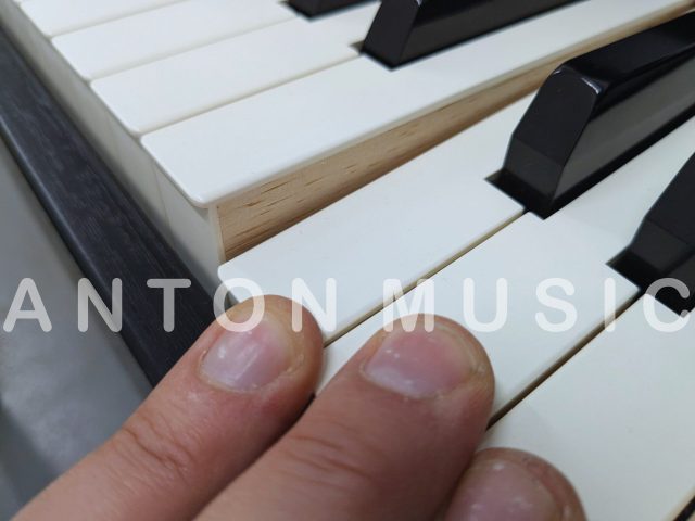 Bàn phím PHA-50 trên đàn piano điện dáng upright Roland HP-601 nâu gỗ (HP-601 CR)