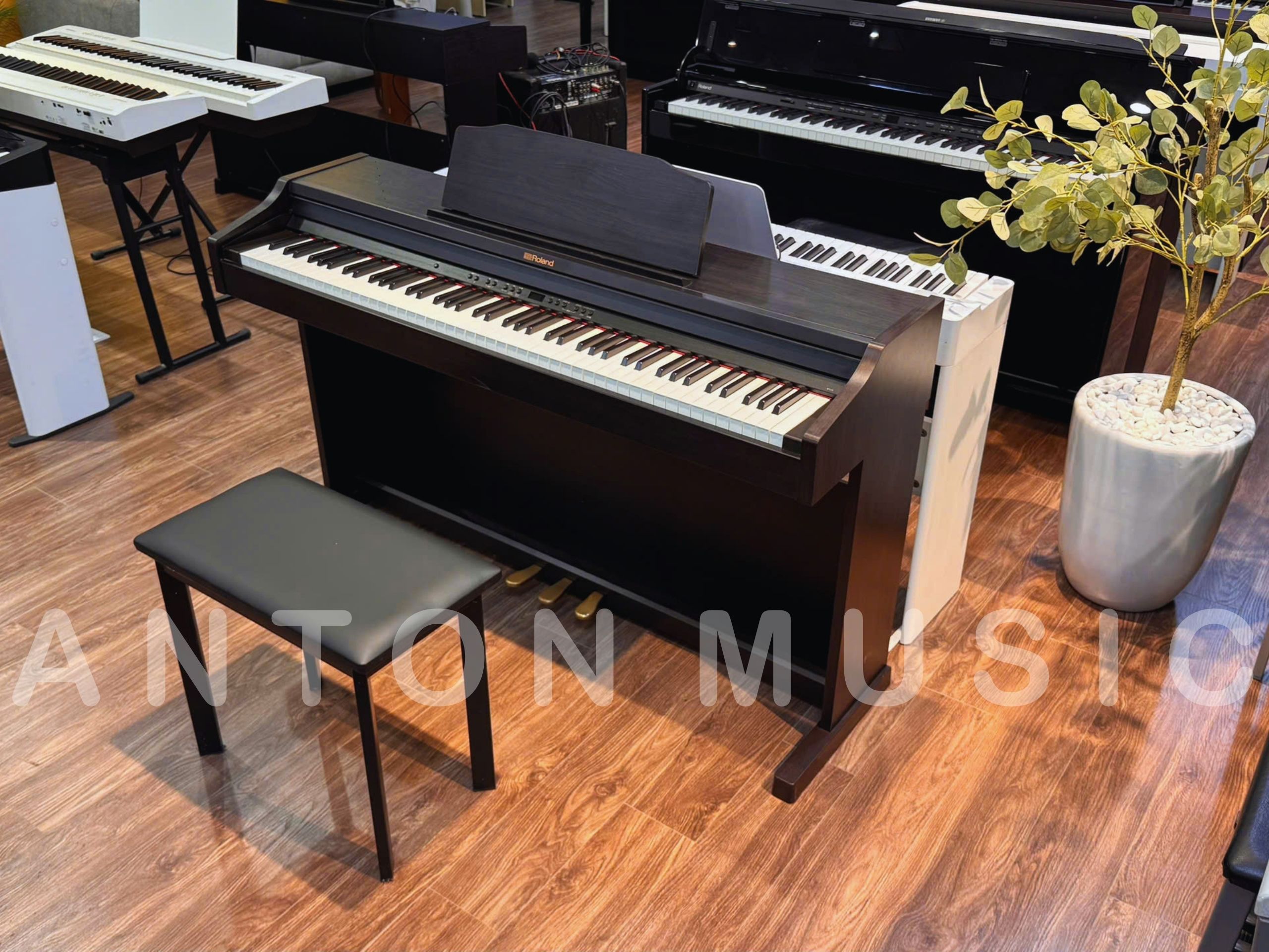 Đàn Piano Roland RP501R Nâu Đen Đương Đại (Qua Sử Dụng) Dòng RP, Phím Nặng, Kết Nối Bluetooth, Điệu Đệm Tự Động, Nhiều Tiếng Nhạc Cụ – Digital
