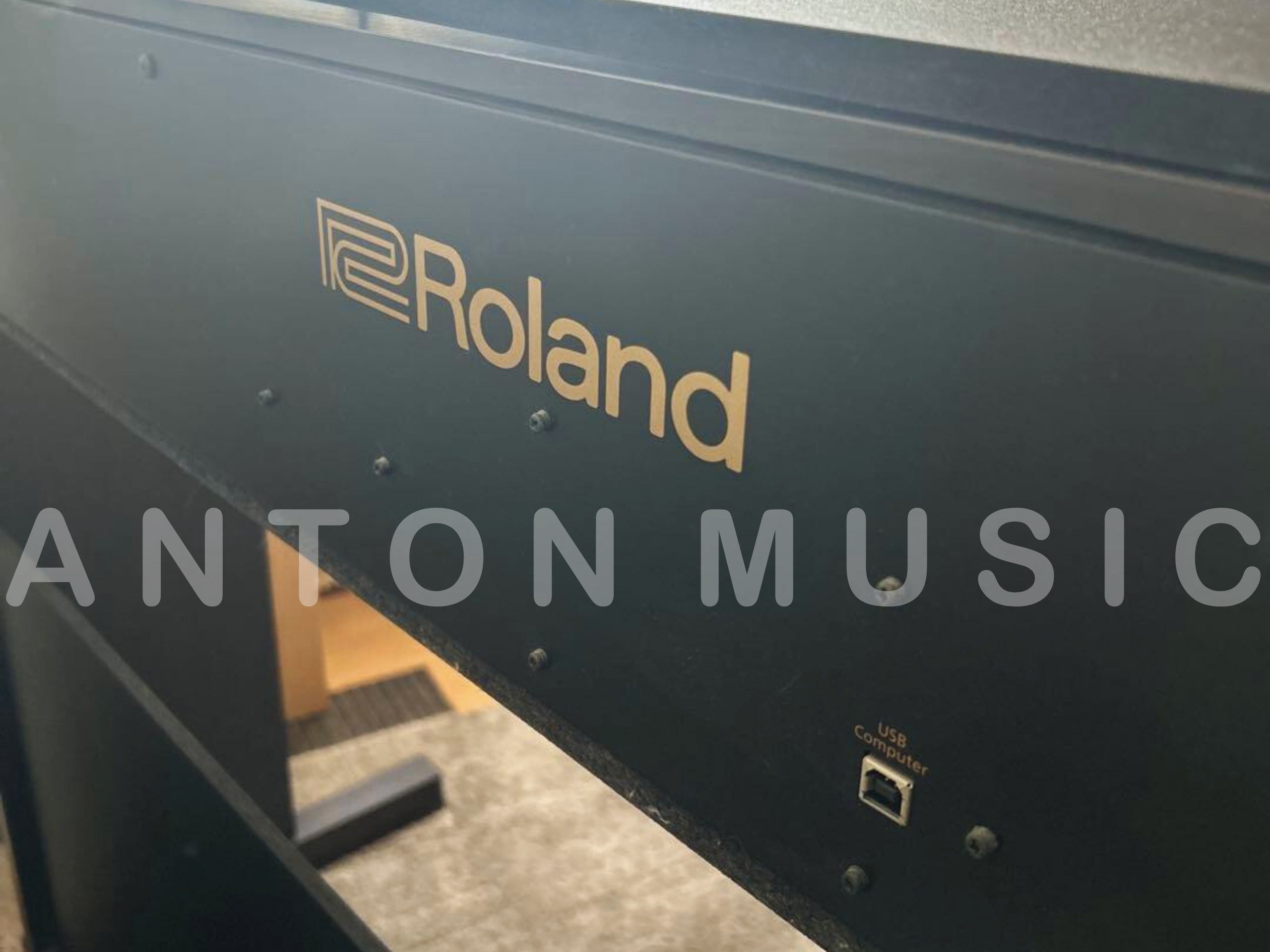 Kết nối đa dạng trên đàn piano điện Nhật Bản Roland RP501R-CR (RP501) mở rộng khả năng tương tác và học tập