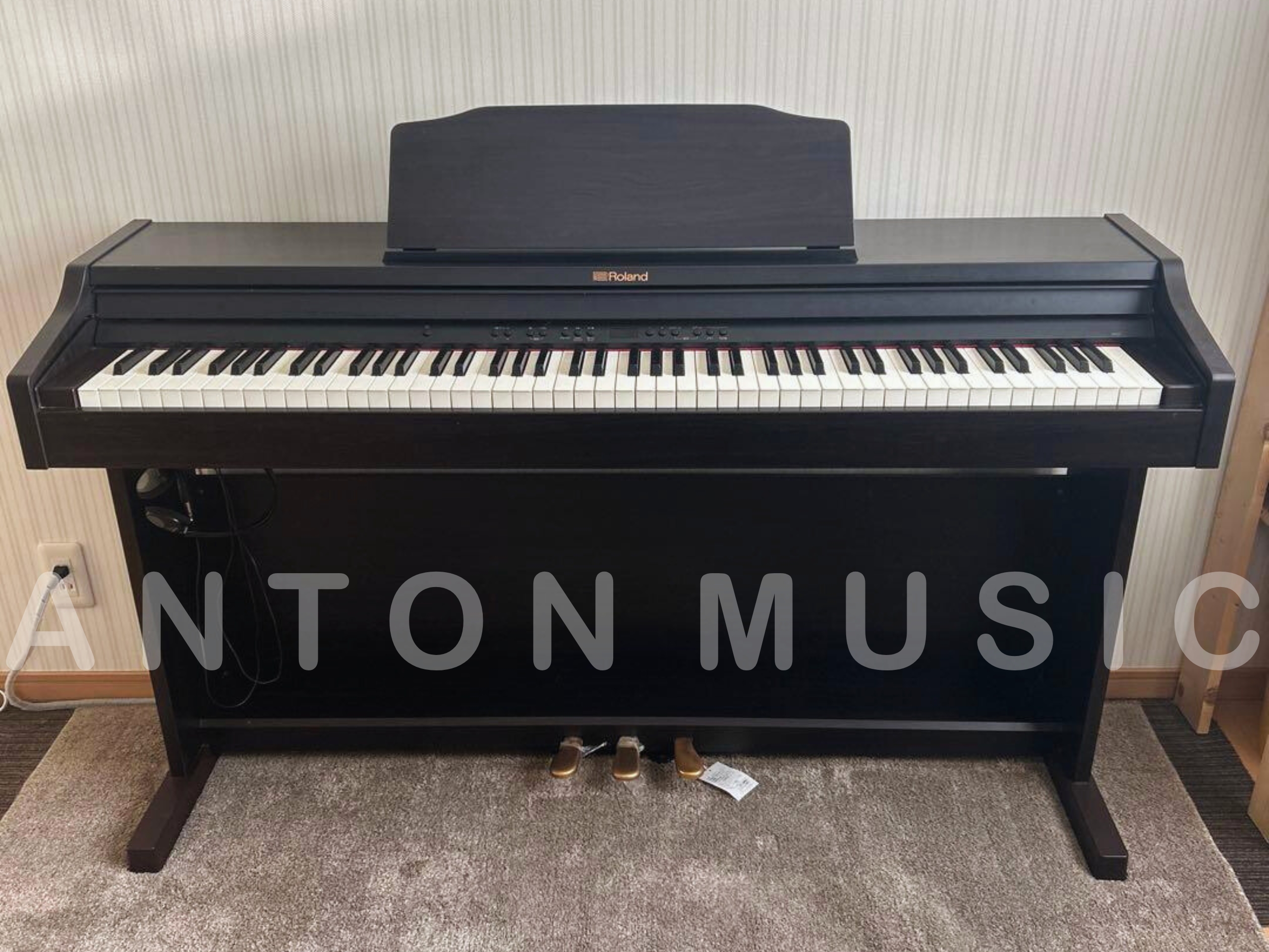 Bàn phím trên đàn piano điện Nhật Bản Roland RP501R-CR (RP501) công nghệ cao tái hiện cảm giác chạm đàn Grand Piano