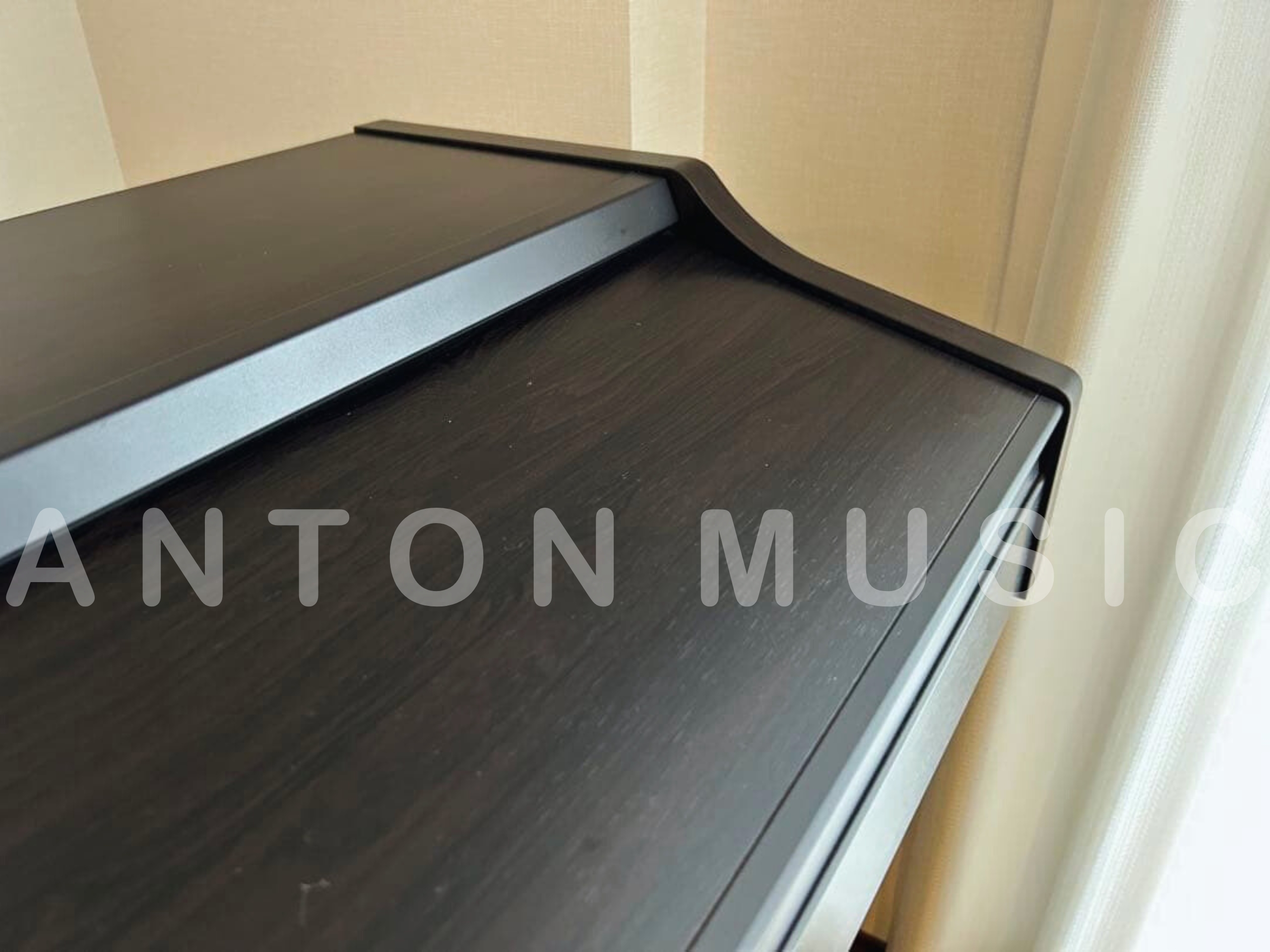 Giao diện điều khiển thân thiện với người dùng và bảo vệ đàn tuyệt đối