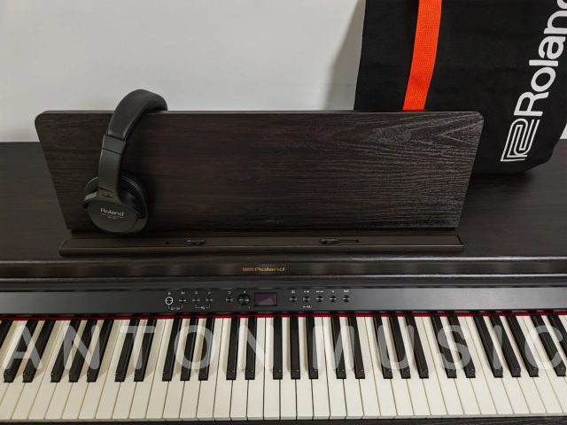 Hệ phím PHA-4 Standard và cảm xúc trên từng ngón tay của Roland RP-701