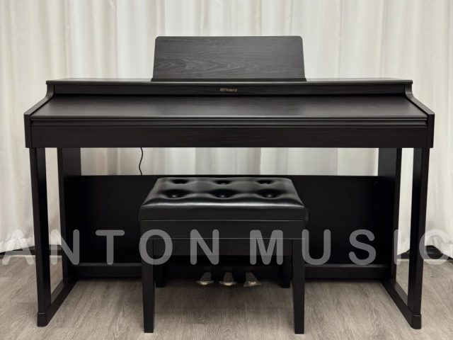 Đàn piano điện nhỏ gọn Roland RP-701 là model sản xuất vào năm 2021 thuộc dòng piano dành cho gia đình