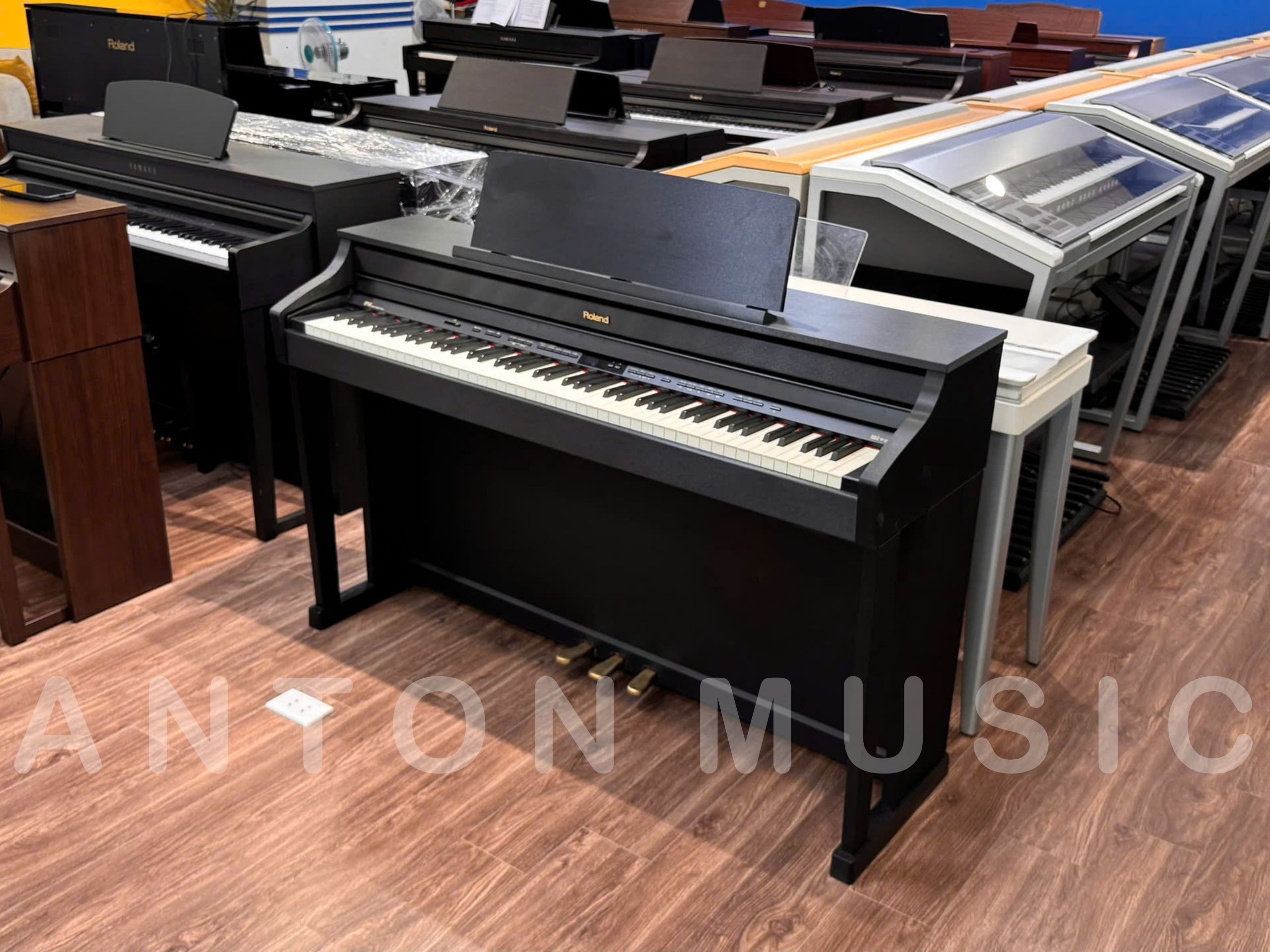 Đàn Piano Roland HP-505B Đen Gỗ (Qua Sử Dụng) Dòng Home Piano Phím Nặng, Chất Âm Hay Phù Hợp Cho Bé Mới Học – Digital Đàn Piano Roland HP-505B Đen Gỗ (Qua Sử Dụng) Dòng Home Piano Phím Nặng, Chất Âm Hay Phù Hợp Cho Bé Mới Học – Digital
