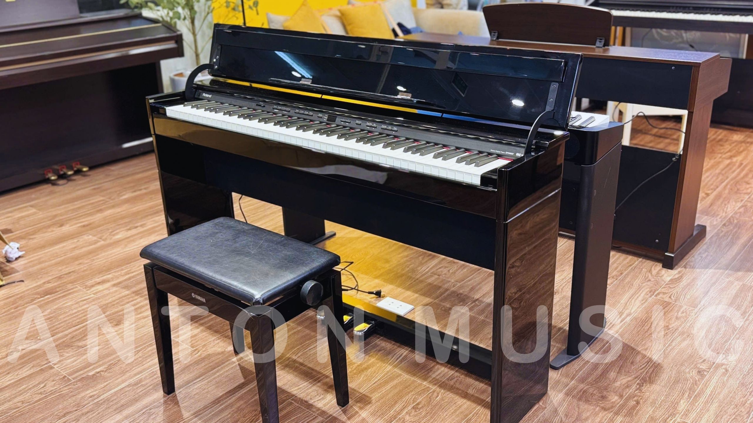 Đàn piano điện Roland DP990 đen bóng (DP-990RF) cao cấp thiết kế nhỏ gọn hiện đại cho căn hộ