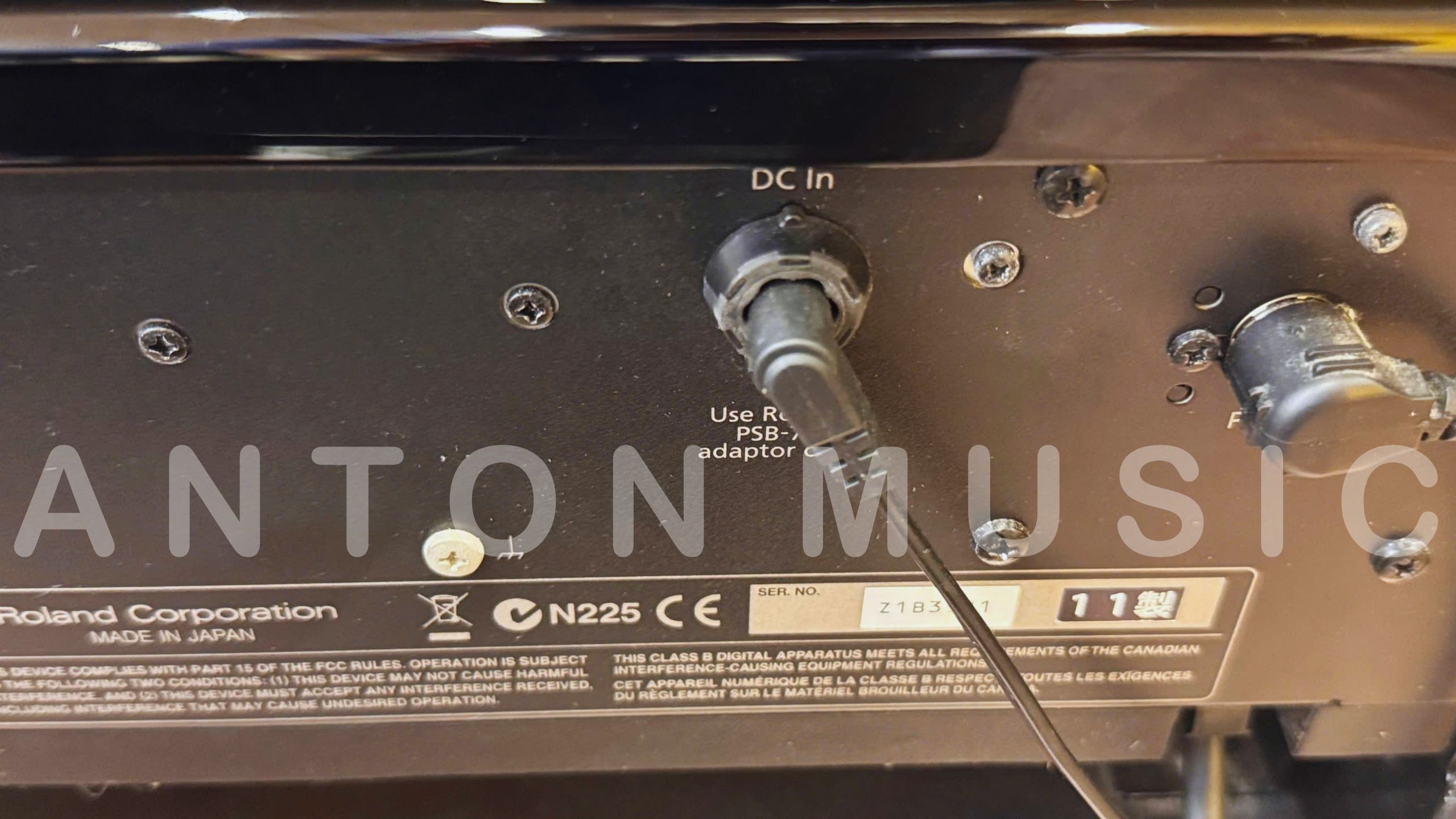 Đàn piano điện Roland DP990 đen bóng (DP990RF) được sản xuất tại Nhật Bản