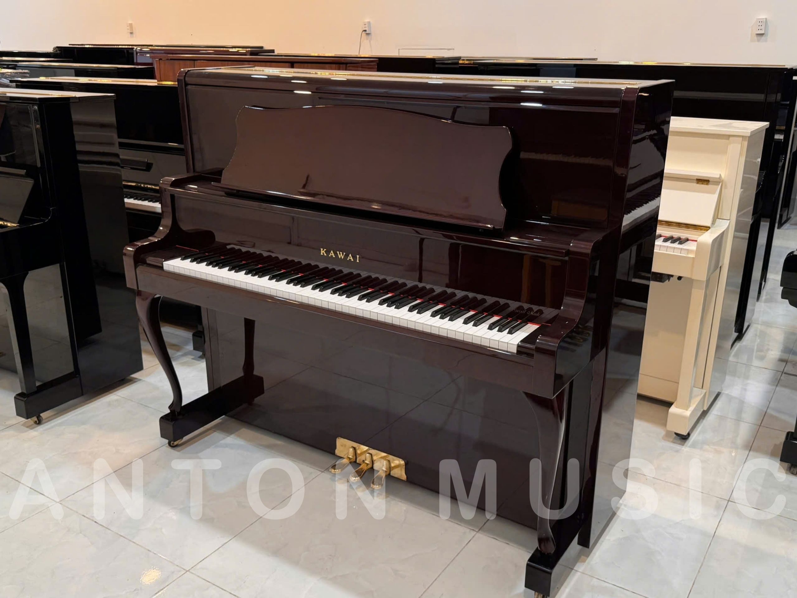 Giá bán của đàn upright piano Kawai DS80B dao động từ 60 - 70 triệu