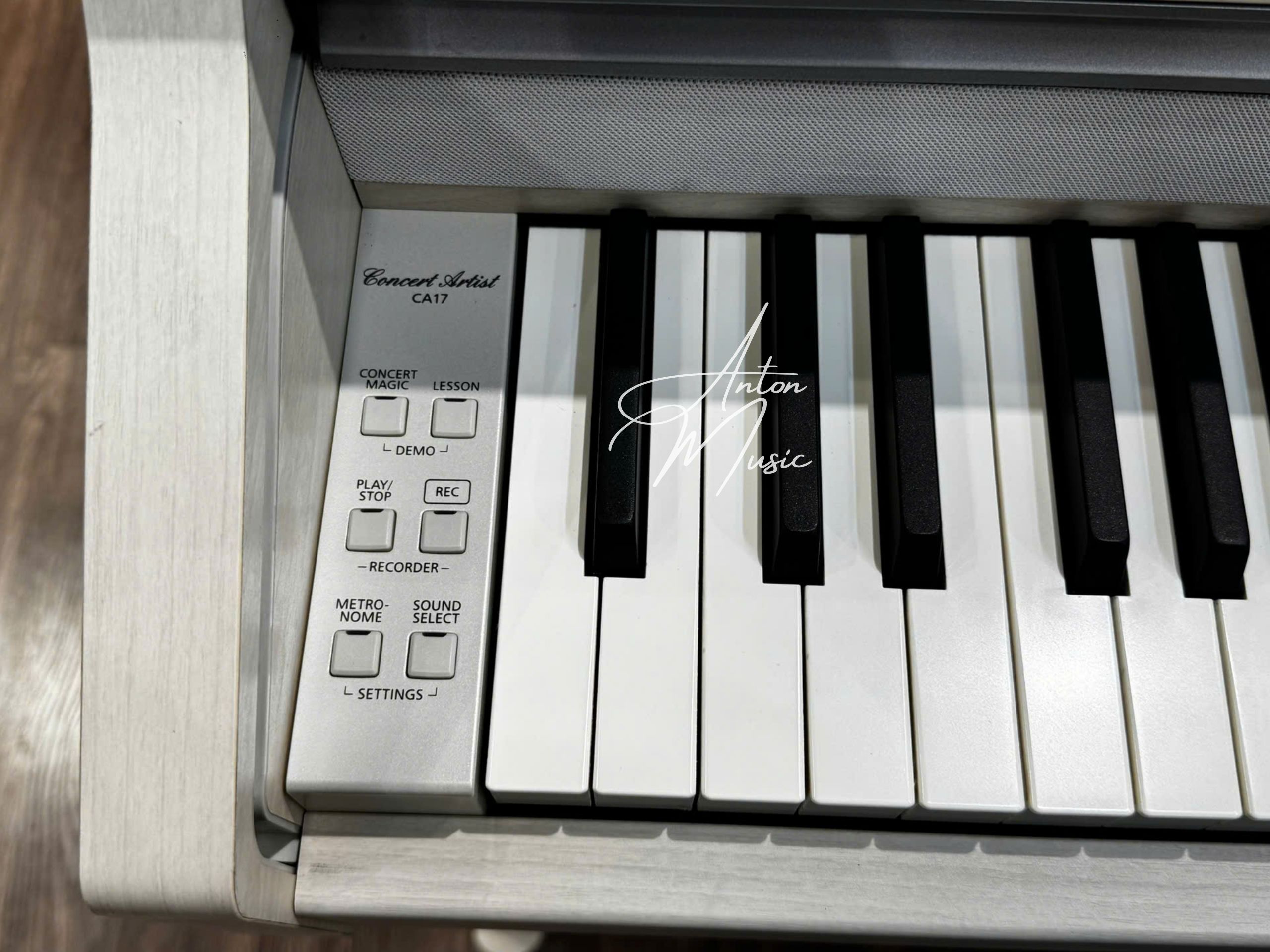 Kawai CA17A là một cây đàn tập trung vào việc phục vụ nhu cầu học tập