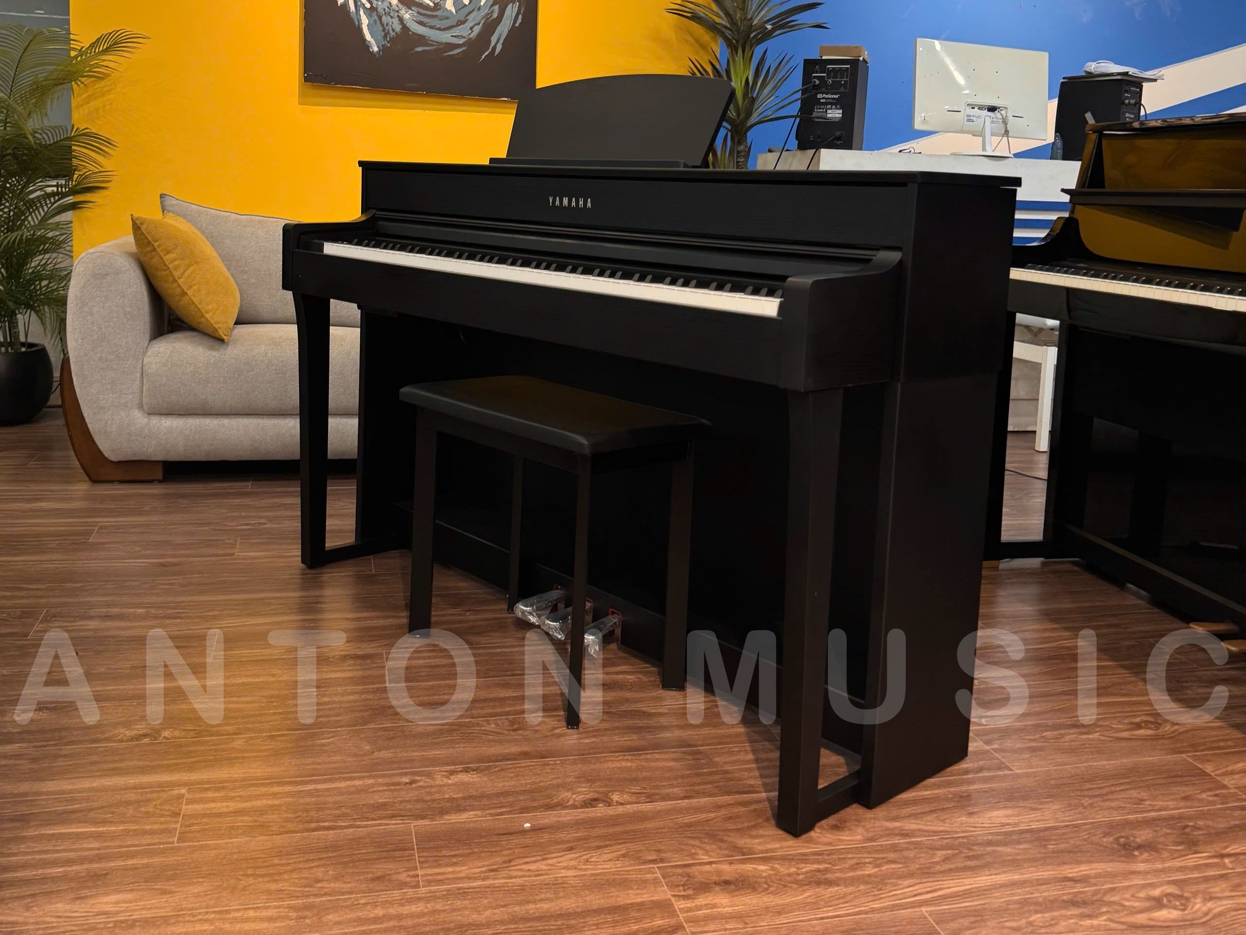 Đàn piano điện Yamaha CLP-635B đen nhám thiết kế tối giản phù hợp gia đình hiện đại