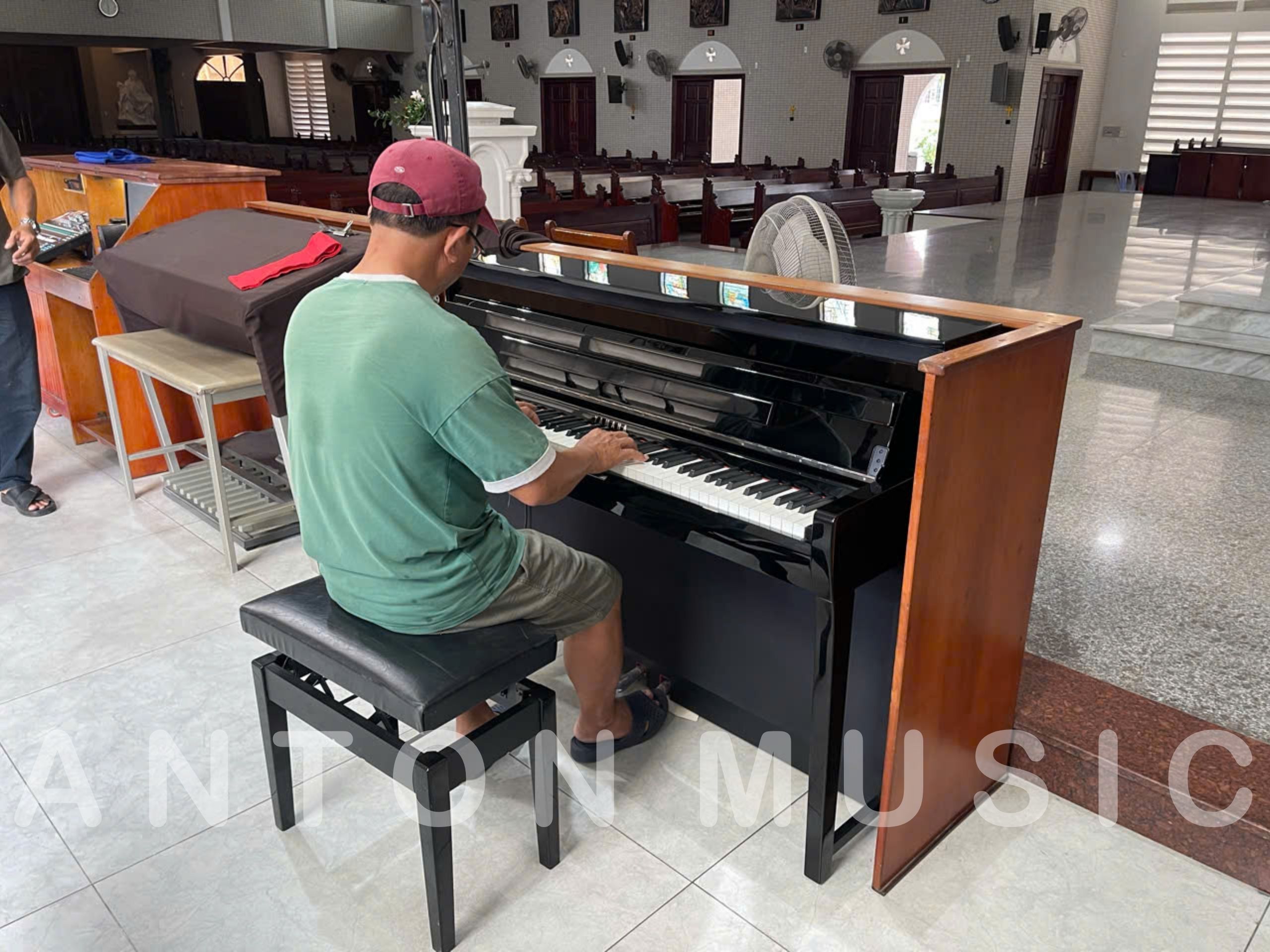 Đàn piano điện Yamaha CLP-685PE đen bóng