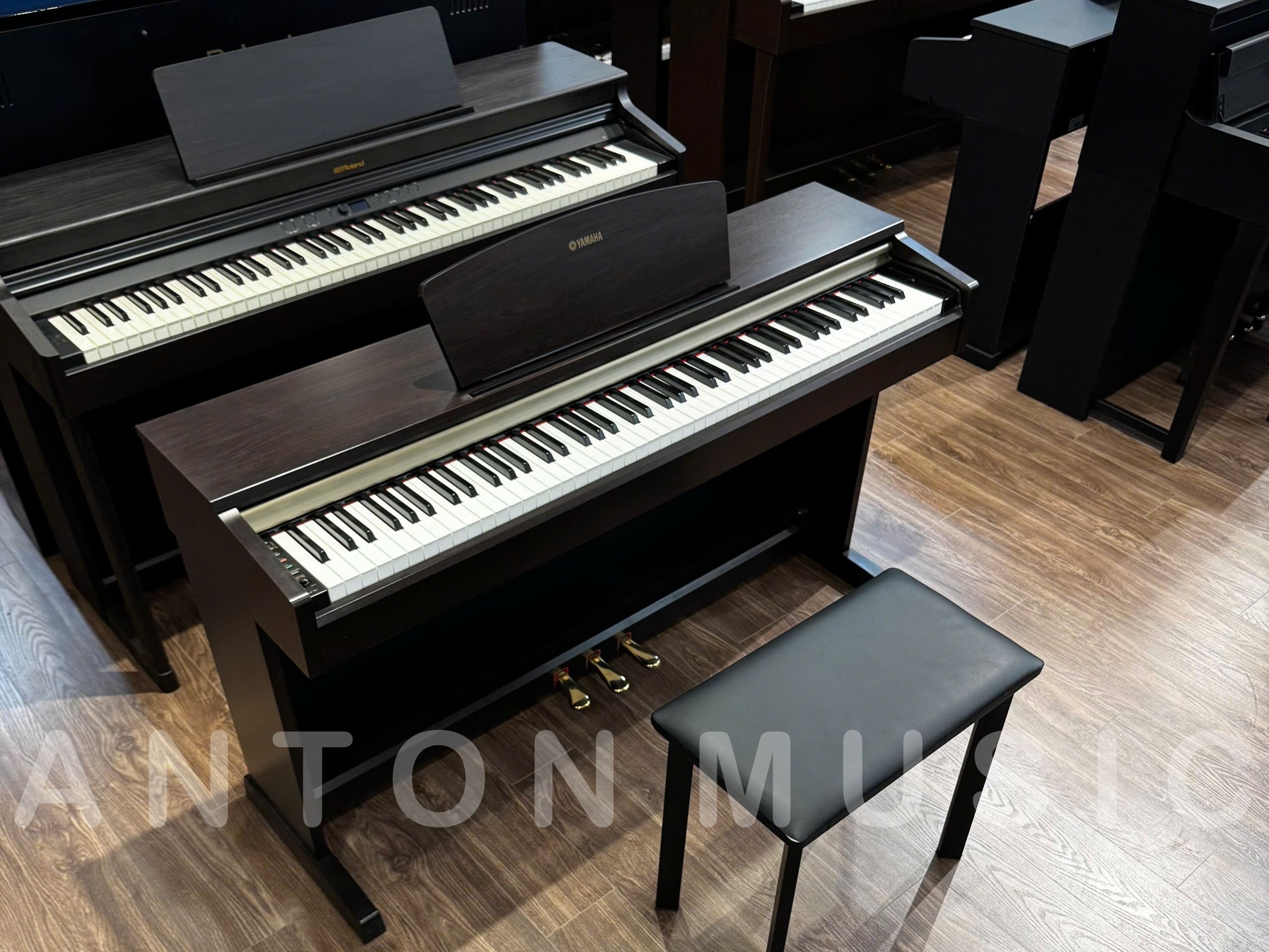 Đàn piano điện Yamaha YDP-151R nâu đen gỗ thiết kế cổ điển sang trọng cho gia đình