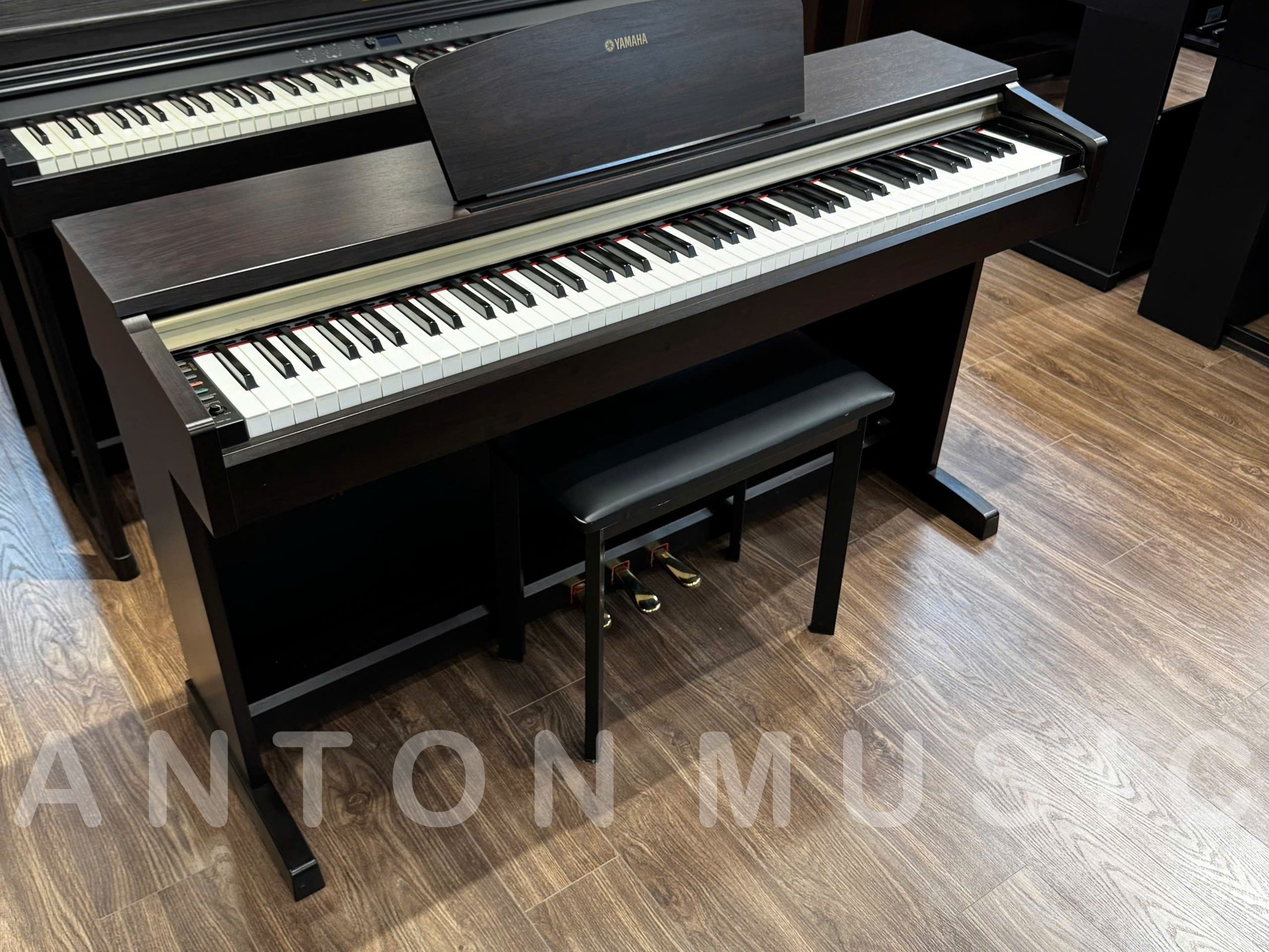 Đàn piano điện Yamaha YDP-151R nâu đen gỗ thiết kế cổ điển sang trọng cho gia đình